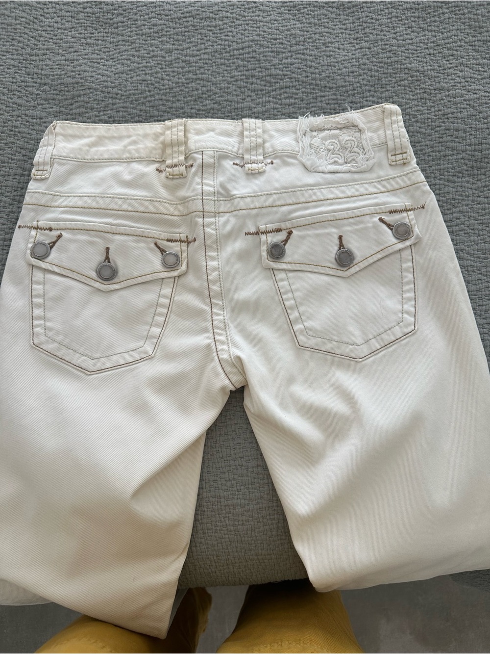 Twill Twenty Two Women's Cream Slim Straight Jeans W/ Flare - Picture 3 of 5